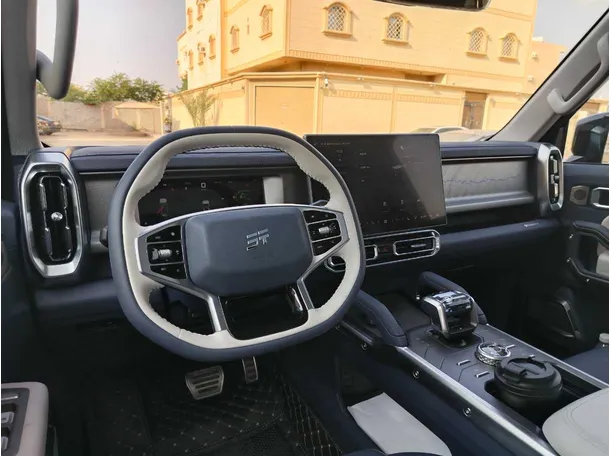 Car image 25