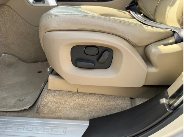 Car image 30