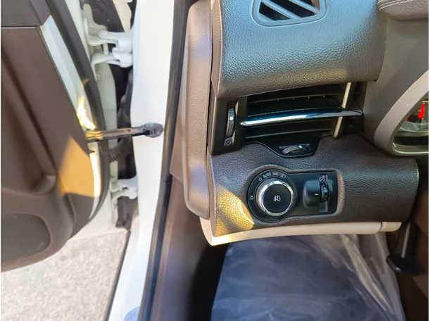 Car image 34