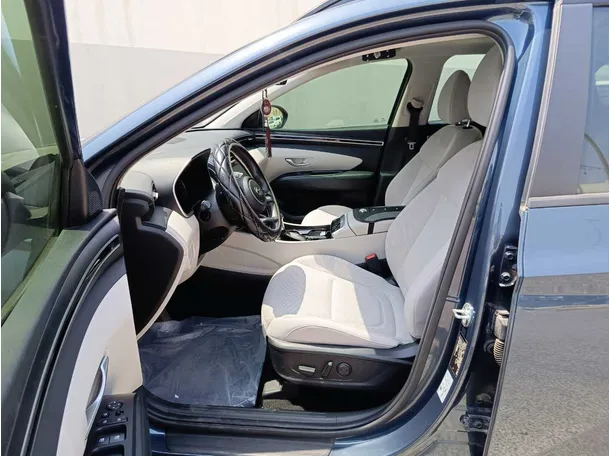 Car image 13