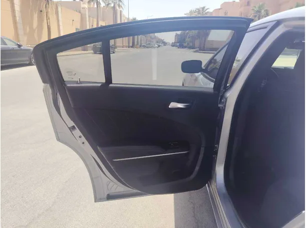 Car image 15