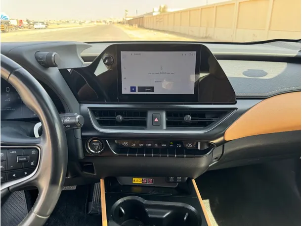 Car image 18