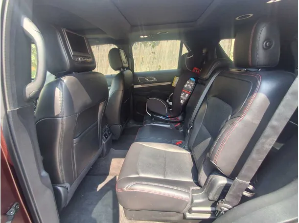 Car image 13