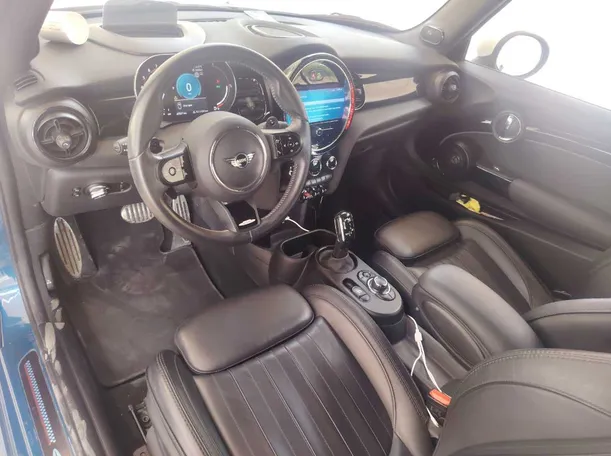 Car image 12