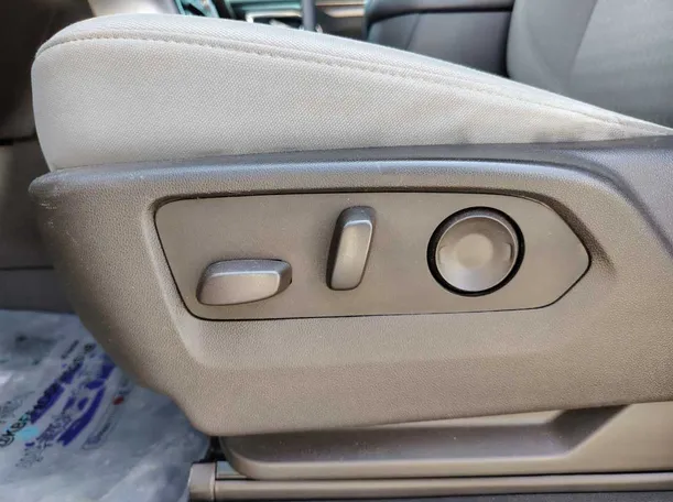 Car image 28