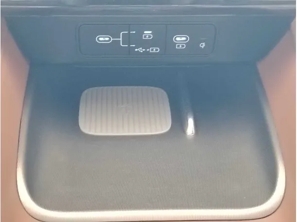 Car image 25
