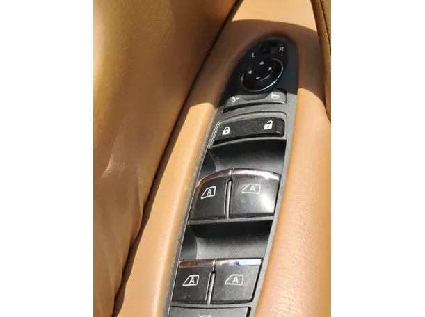Car image 37