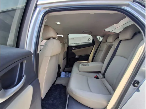 Car image 13