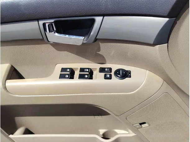 Car image 26
