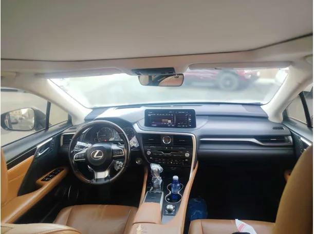 Car image 18