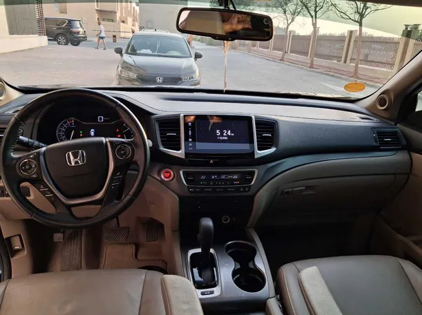 Car image 16