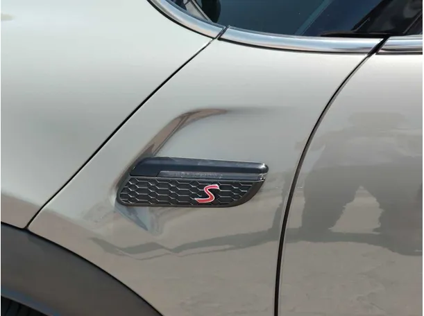 Car image 31