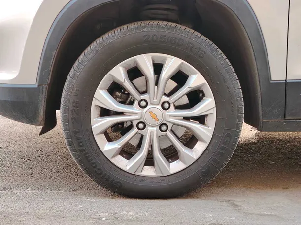 Car image 10