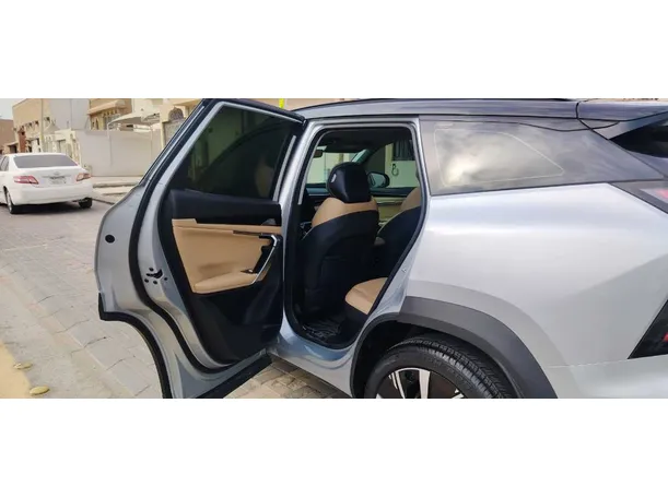 Car image 13