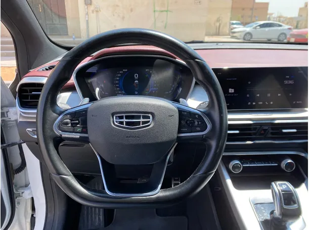 Car image 16
