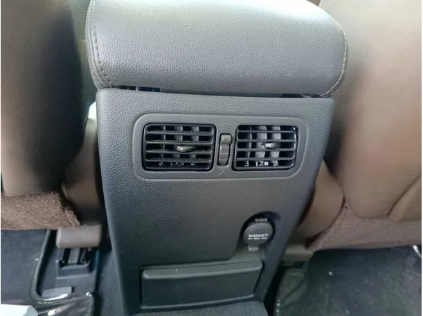 Car image 32