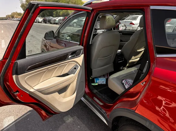 Car image 13