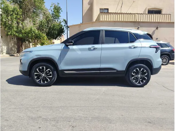 Car image 8