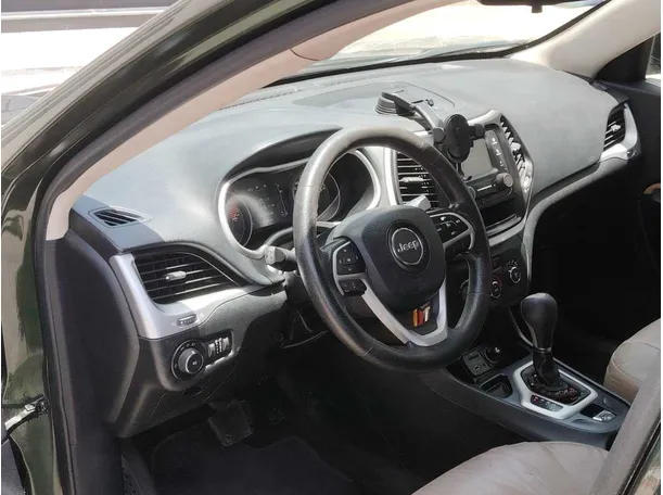 Car image 13