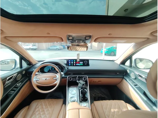 Car image 17