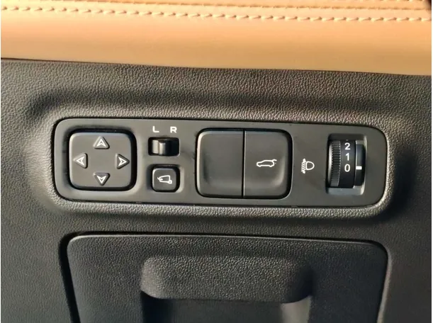 Car image 29