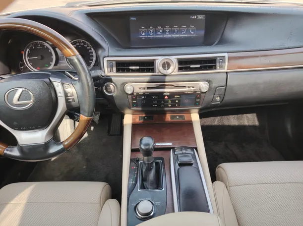 Car image 18