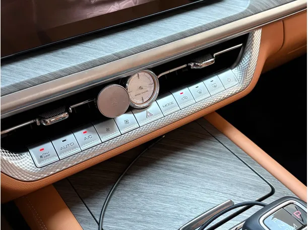 Car image 34