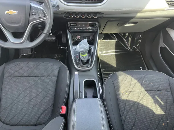 Car image 18