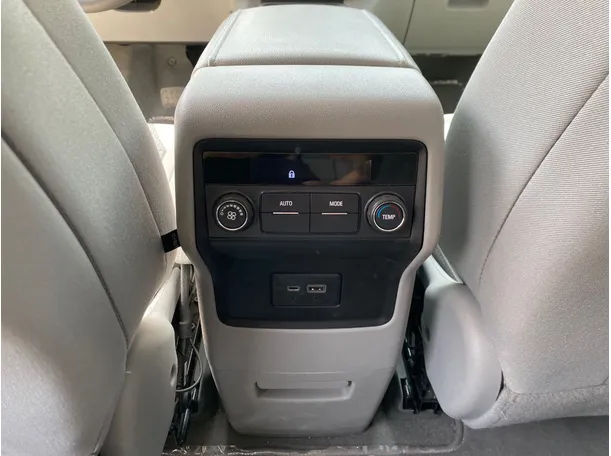 Car image 29