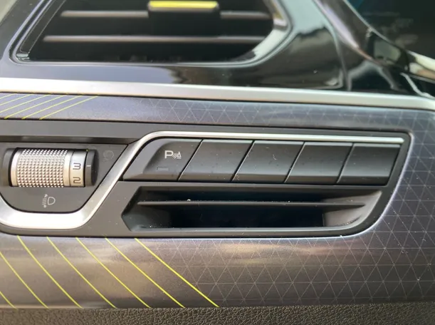 Car image 27