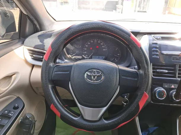 Car image 14