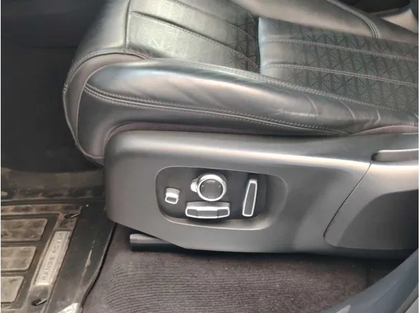 Car image 33