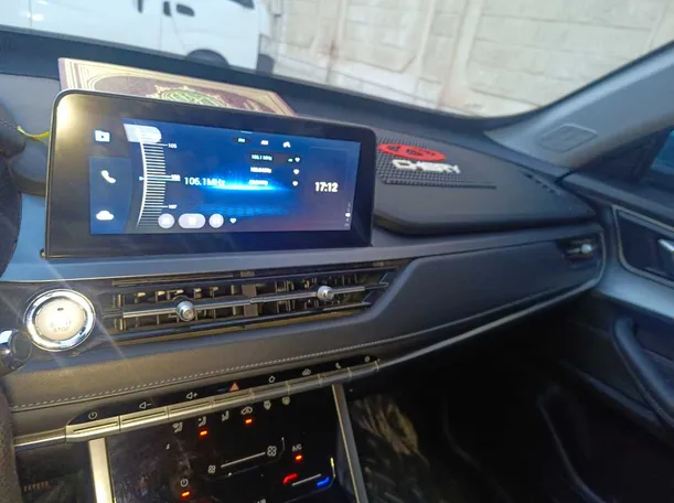 Car image 24