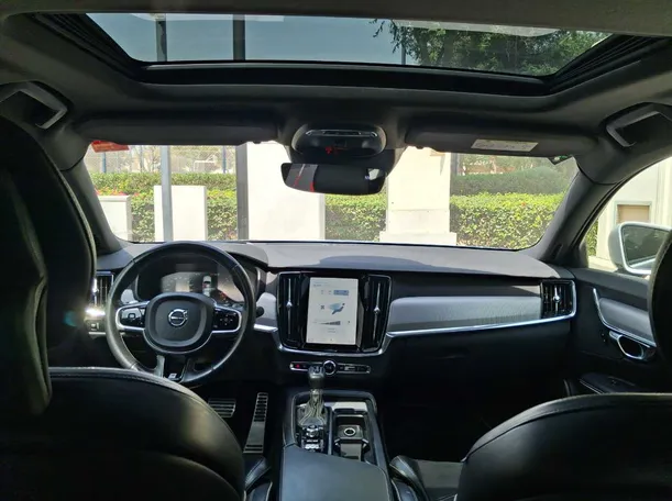 Car image 14