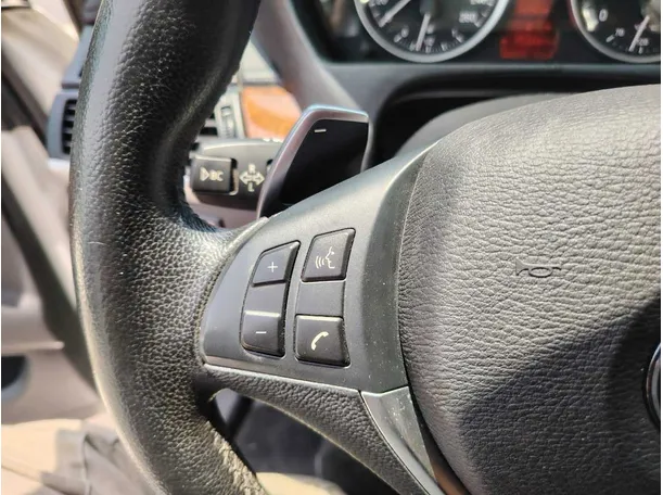 Car image 32