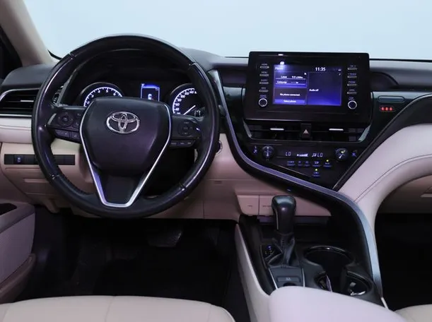 Car image 15