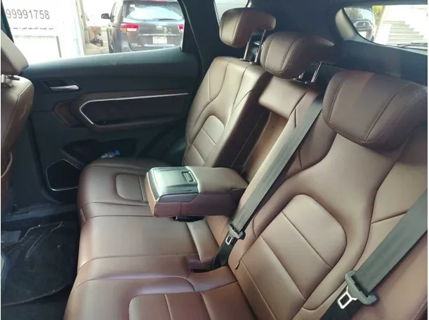 Car image 16