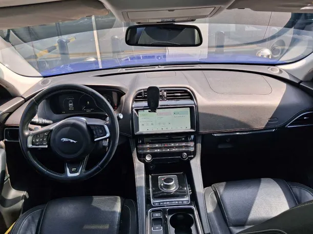 Car image 17