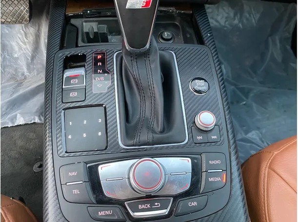 Car image 16