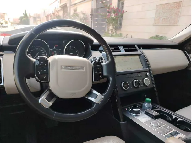 Car image 28