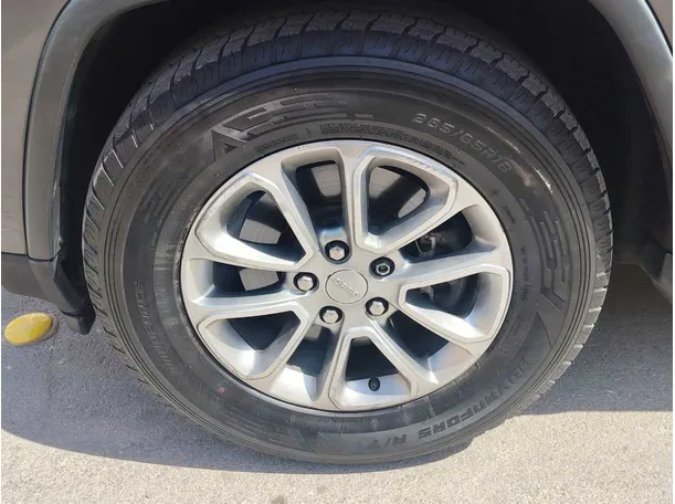 Car image 10