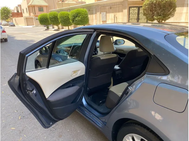 Car image 12