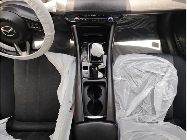 Car image 17