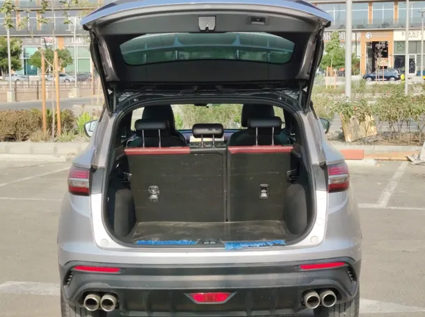 Car image 27