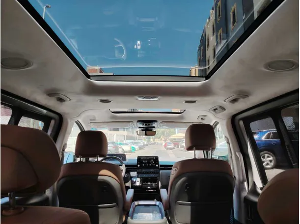 Car image 17