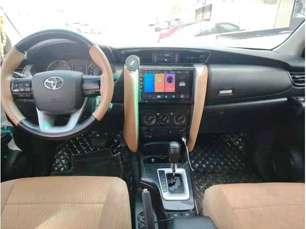 Car image 25
