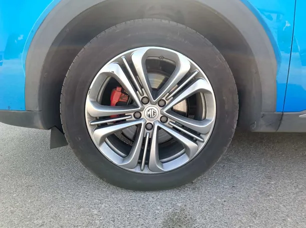 Car image 11