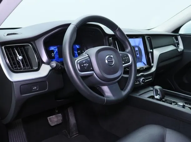 2023 فولفو XC60 في دبي