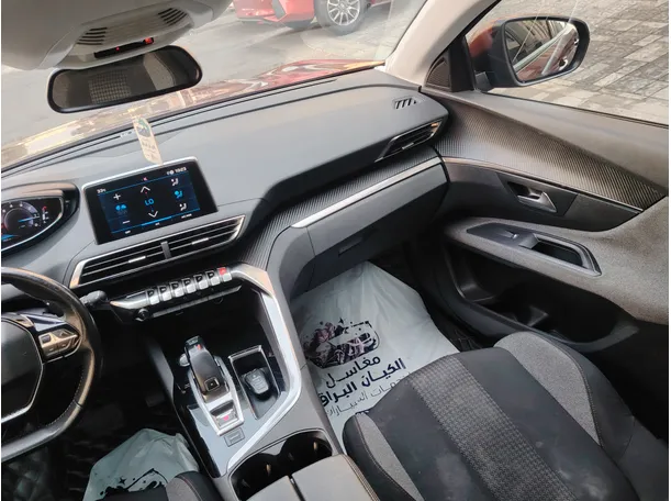 Car image 19