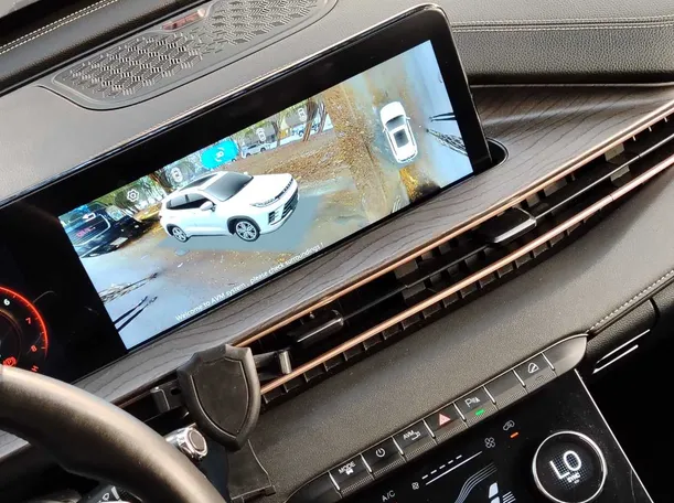 Car image 26